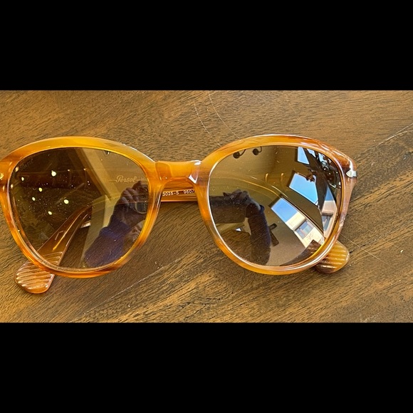 Person women’s sunglasses main image 9